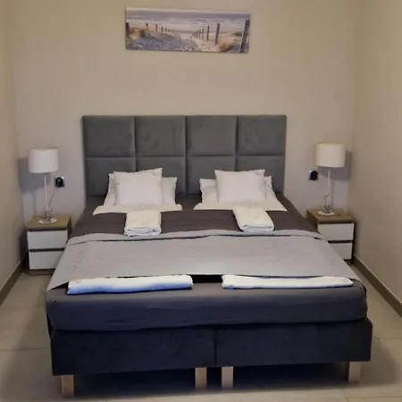 アパート Dobrylko Ii -apartamenty レバ